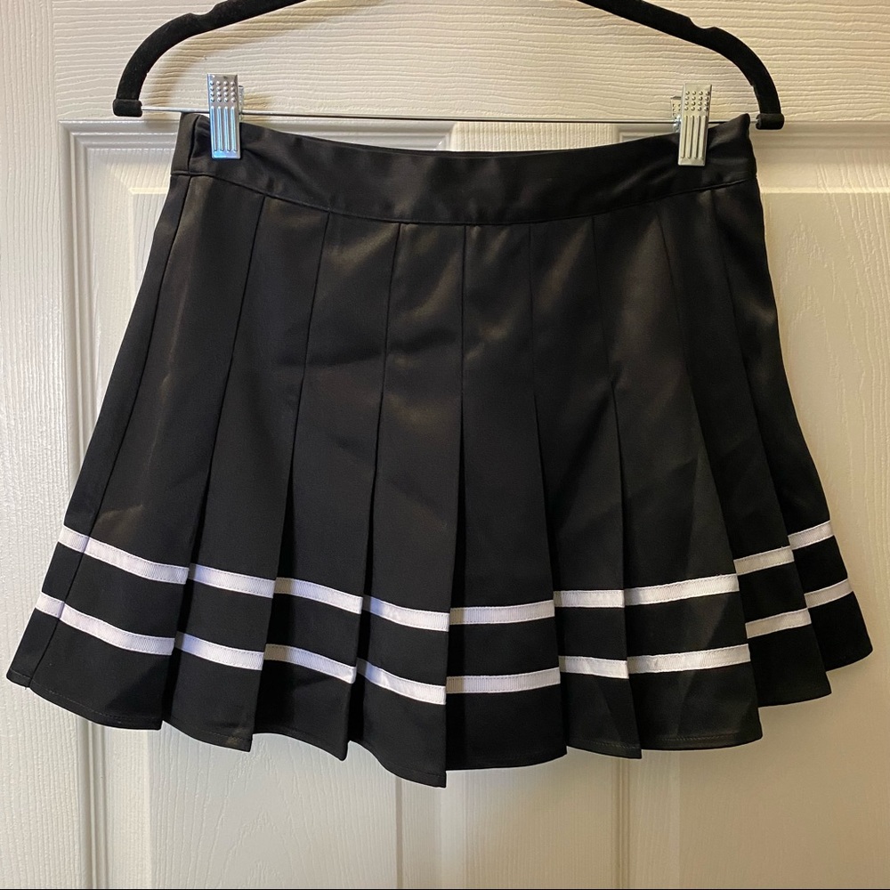 Black pleated tennis skirt